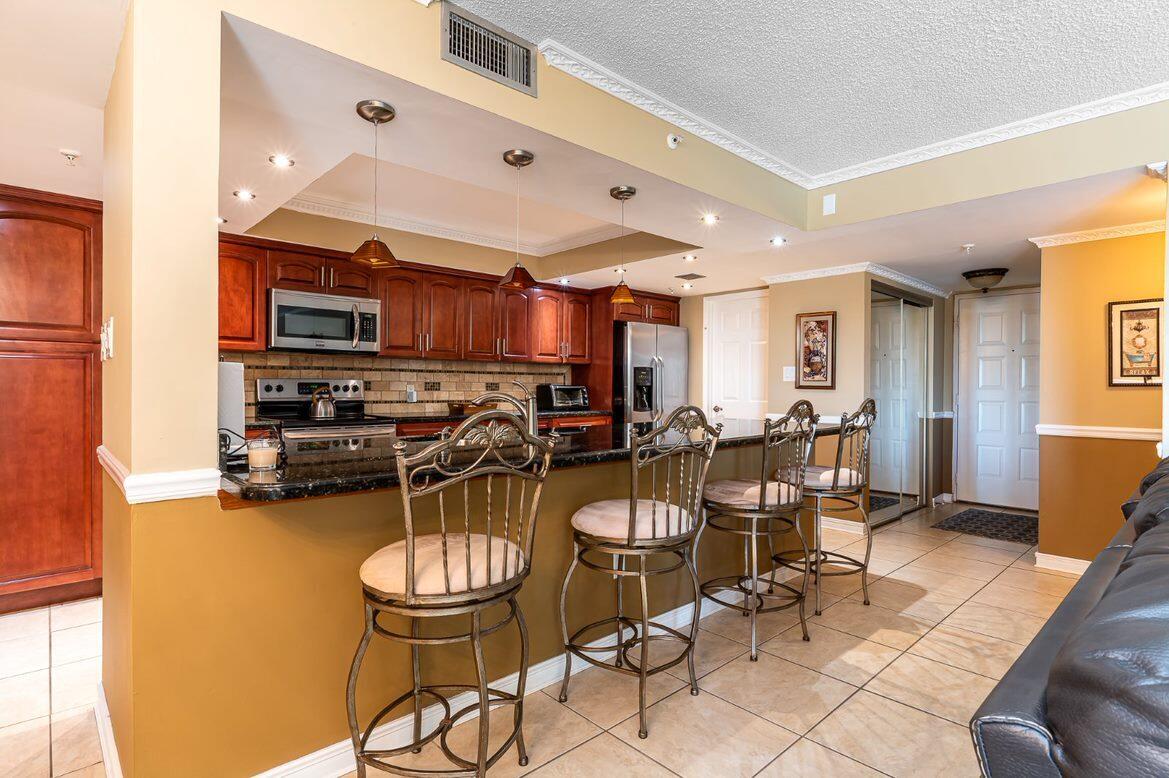 LAKESIDE CONDO - Residential Lease