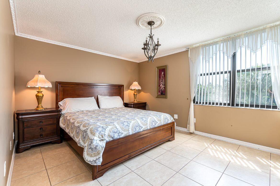 LAKESIDE CONDO - Residential Lease