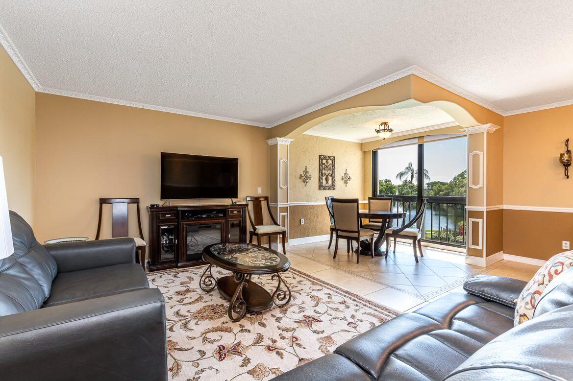 LAKESIDE CONDO - Residential Lease