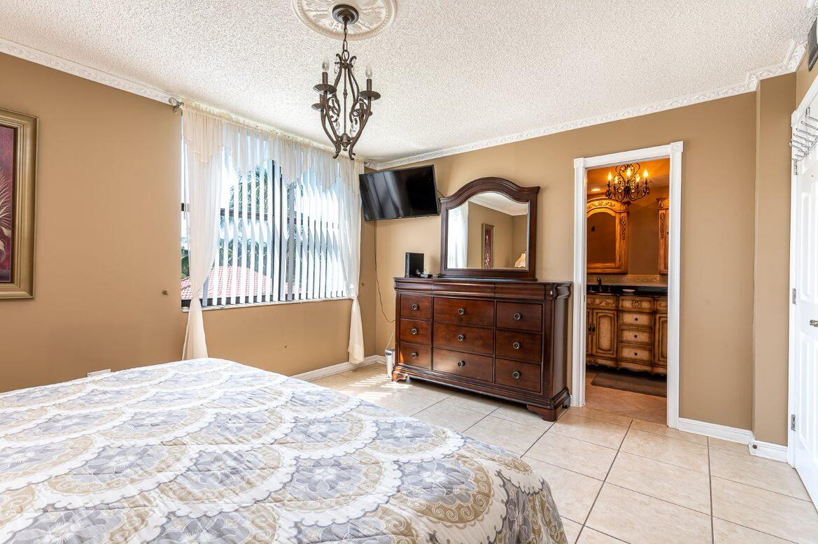 LAKESIDE CONDO - Residential Lease