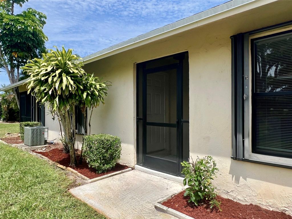 Photo of 211 SE 1st Circle #211, Boynton Beach, FL 33435 (MLS # F10502804)