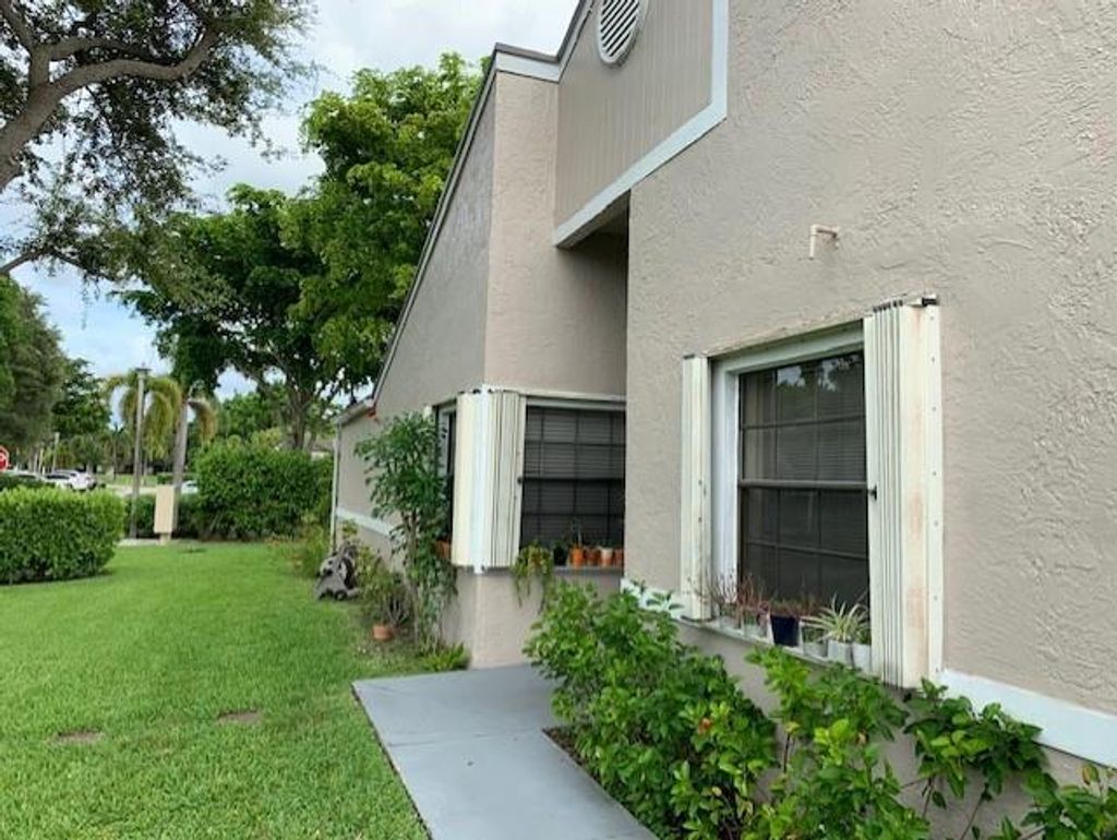 Photo of 5040 NW 11th Way #5040, Deerfield Beach, FL 33064 (MLS # F10310329)