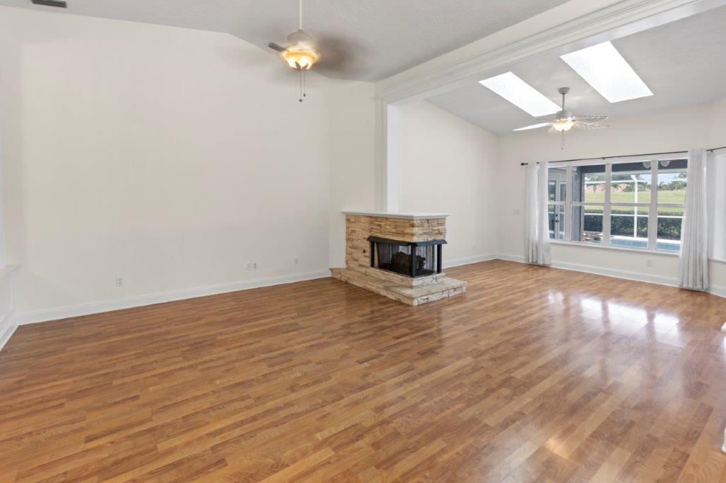 COUNTRY CLUB ESTATES PARC - Residential