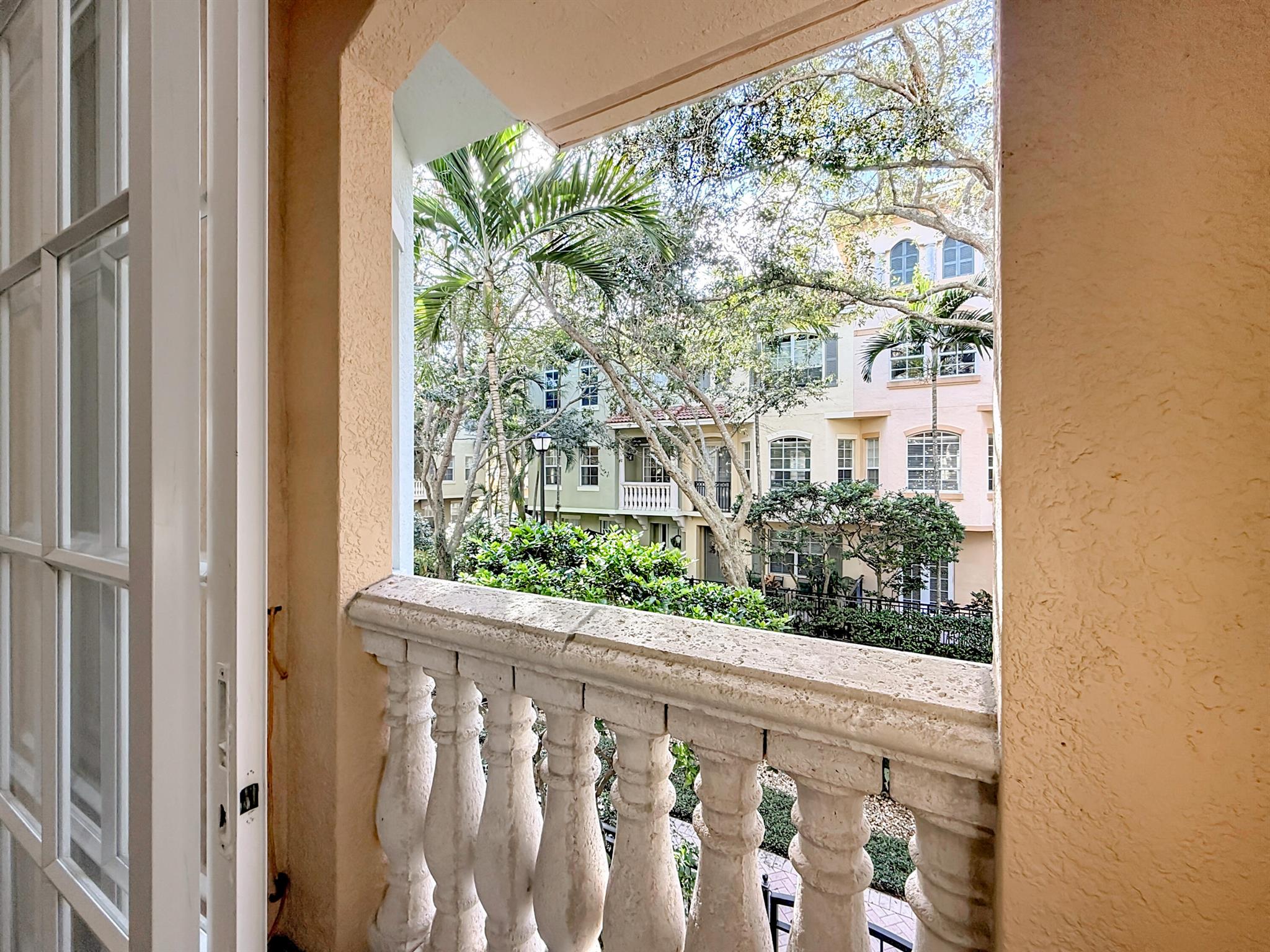 HARBOUR OAKS - Residential