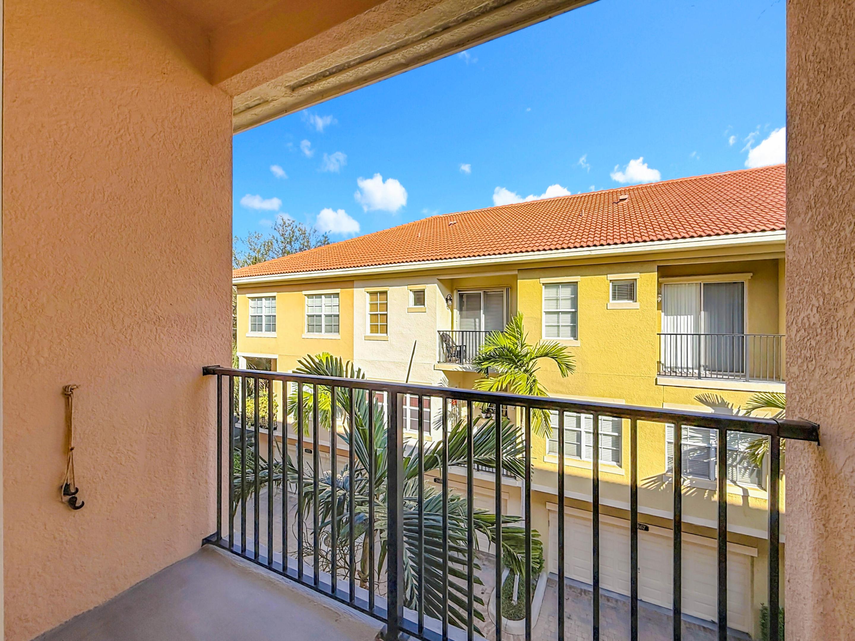 HARBOUR OAKS - Residential