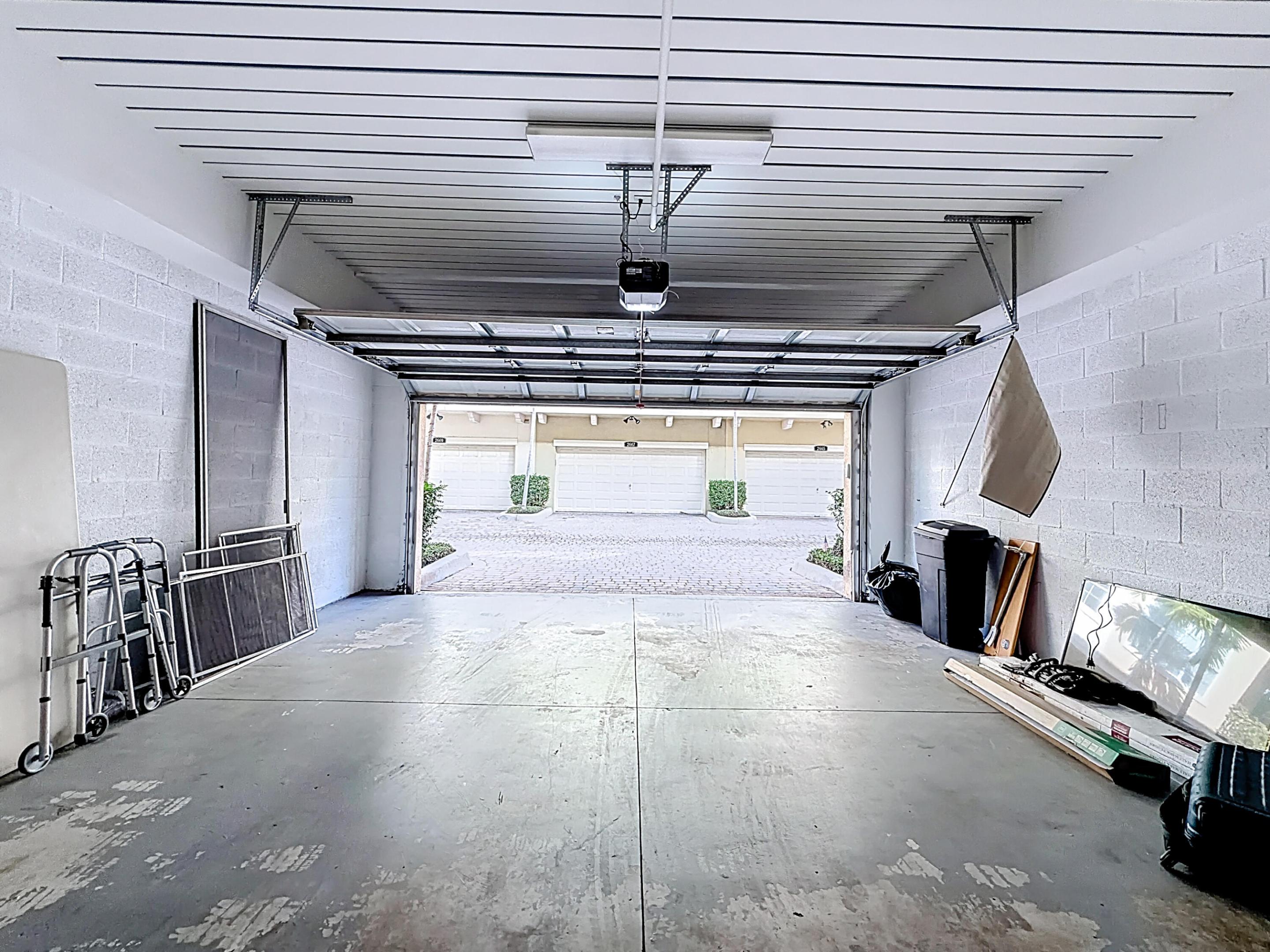 HARBOUR OAKS - Residential