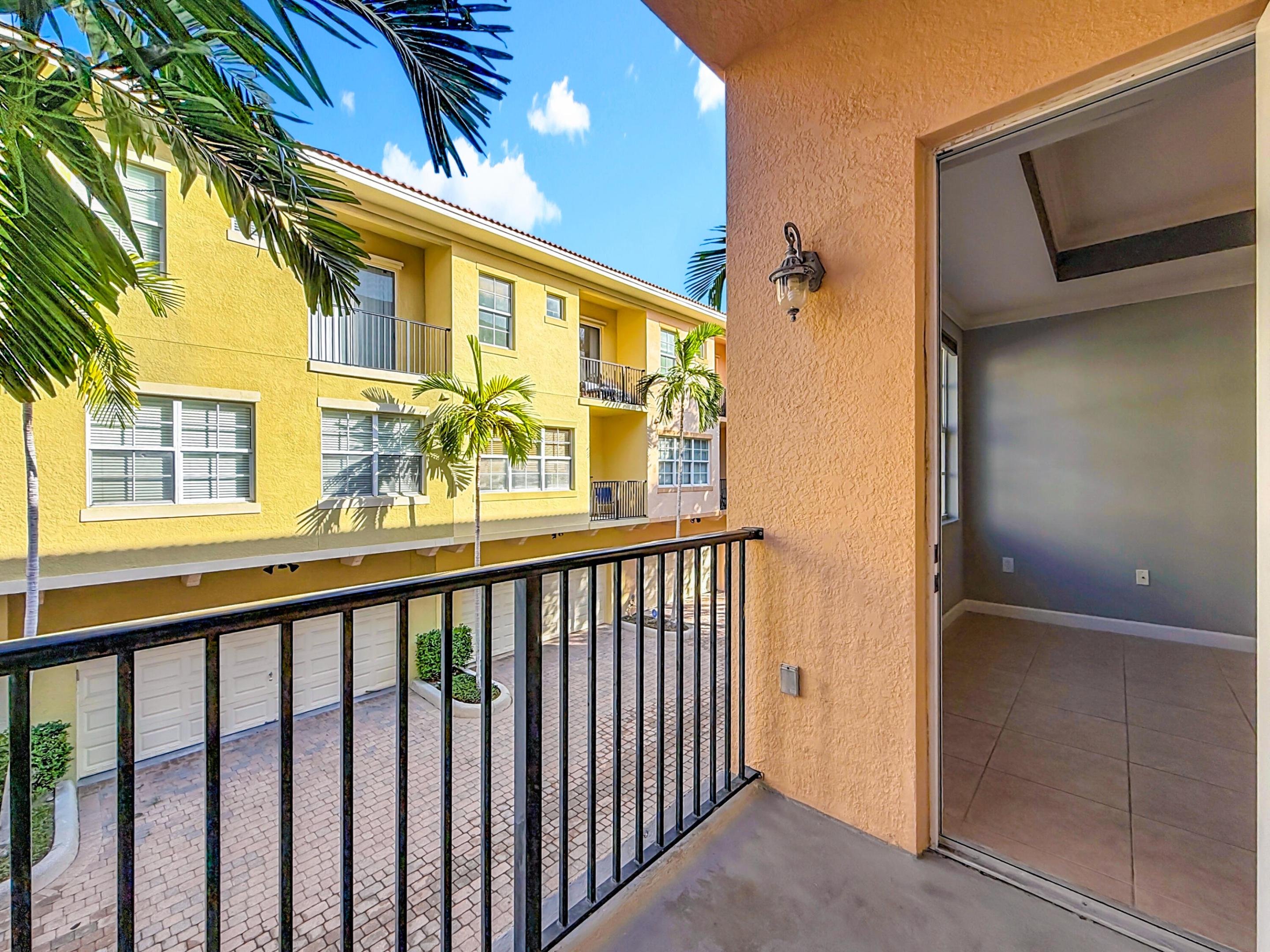 HARBOUR OAKS - Residential