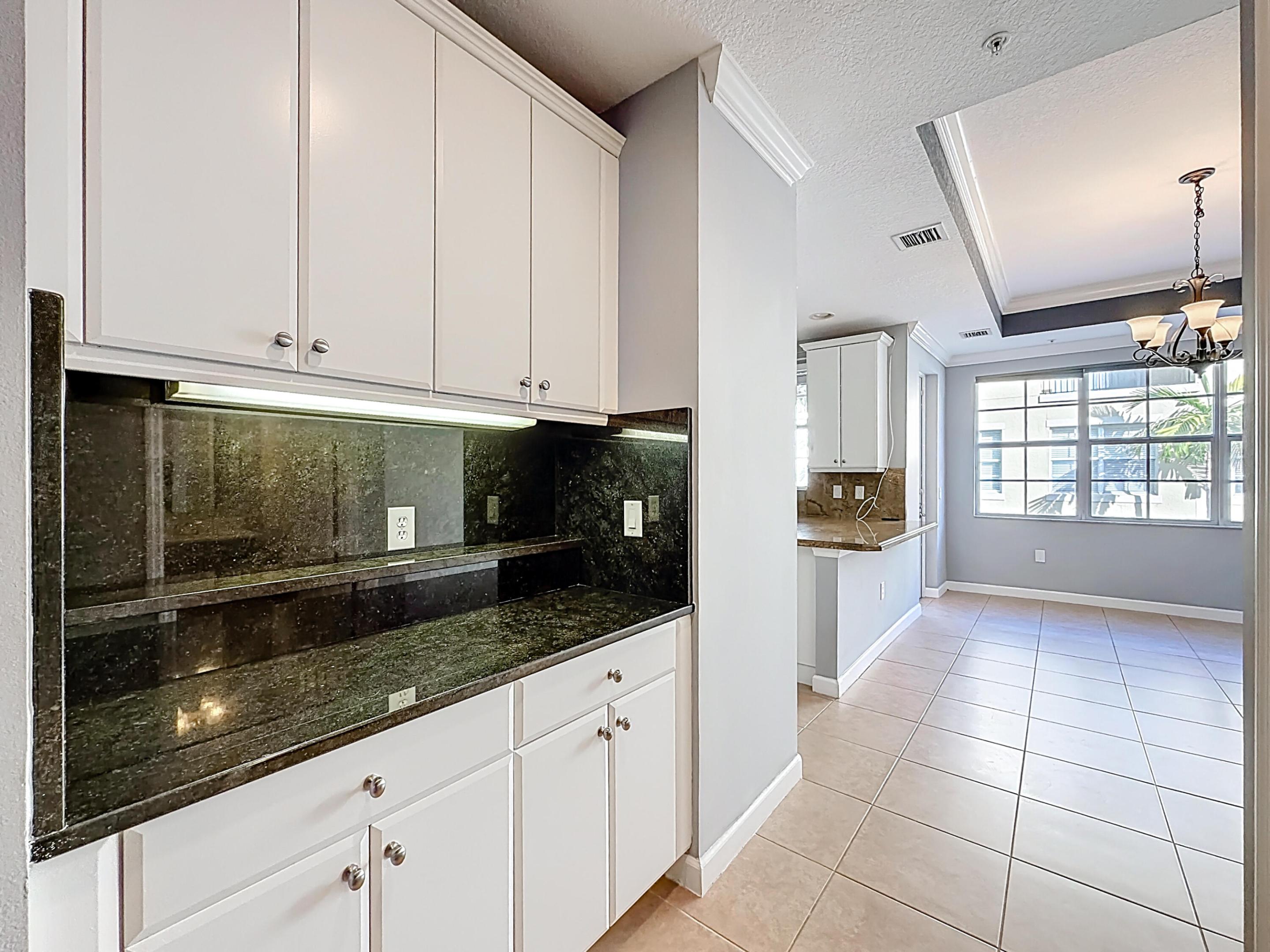 HARBOUR OAKS - Residential