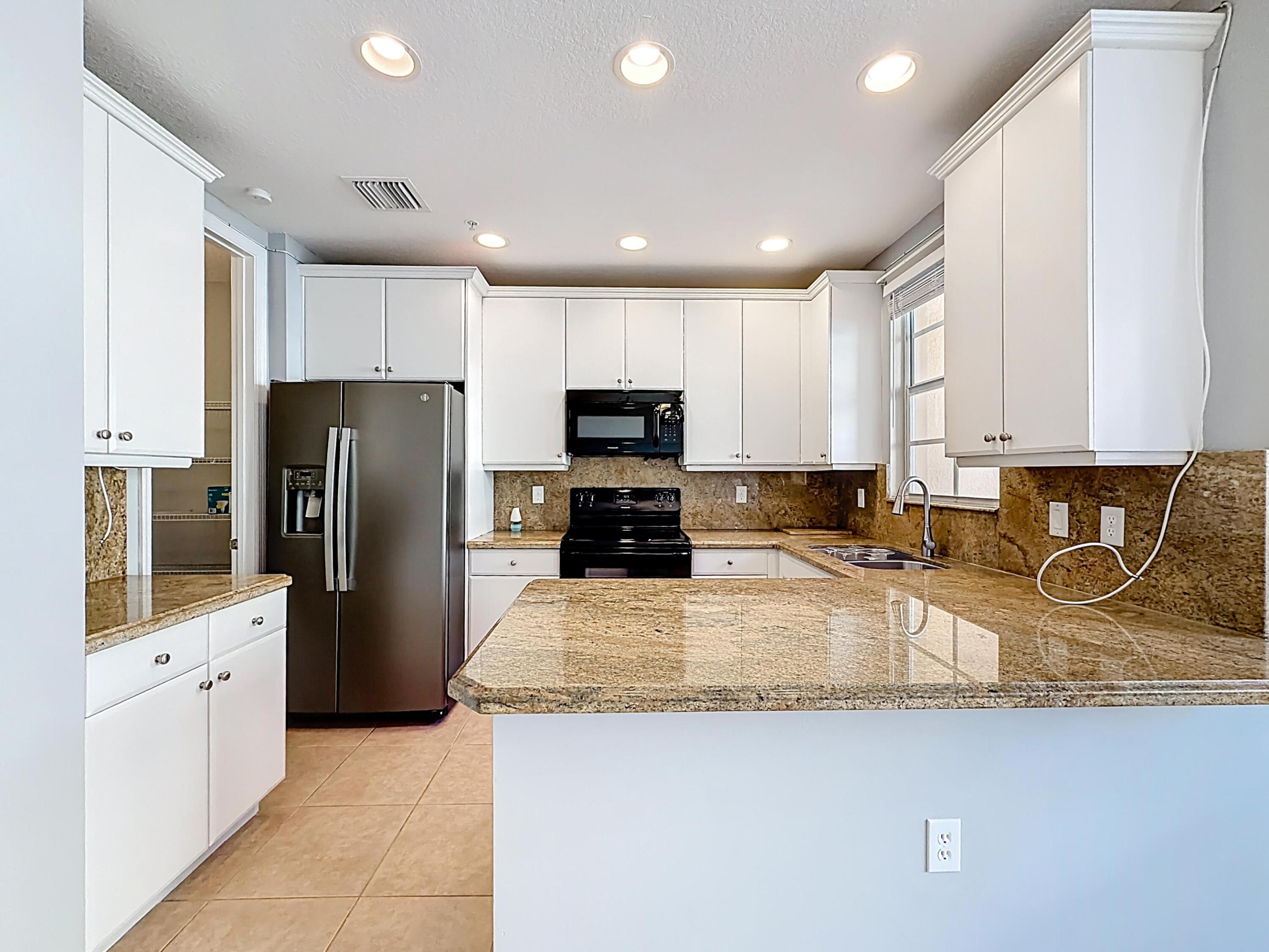 HARBOUR OAKS - Residential