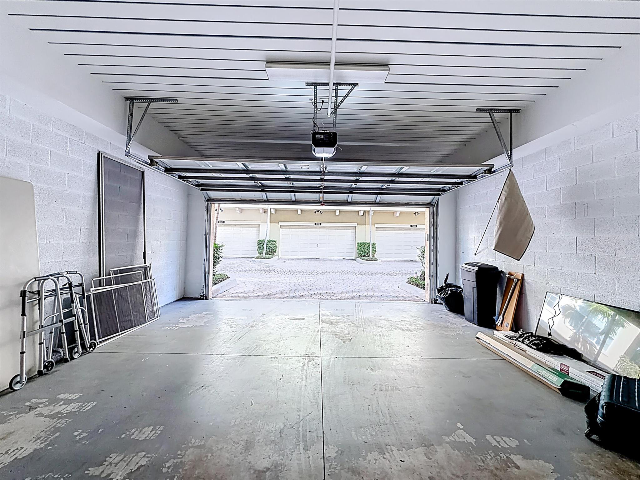 HARBOUR OAKS - Residential