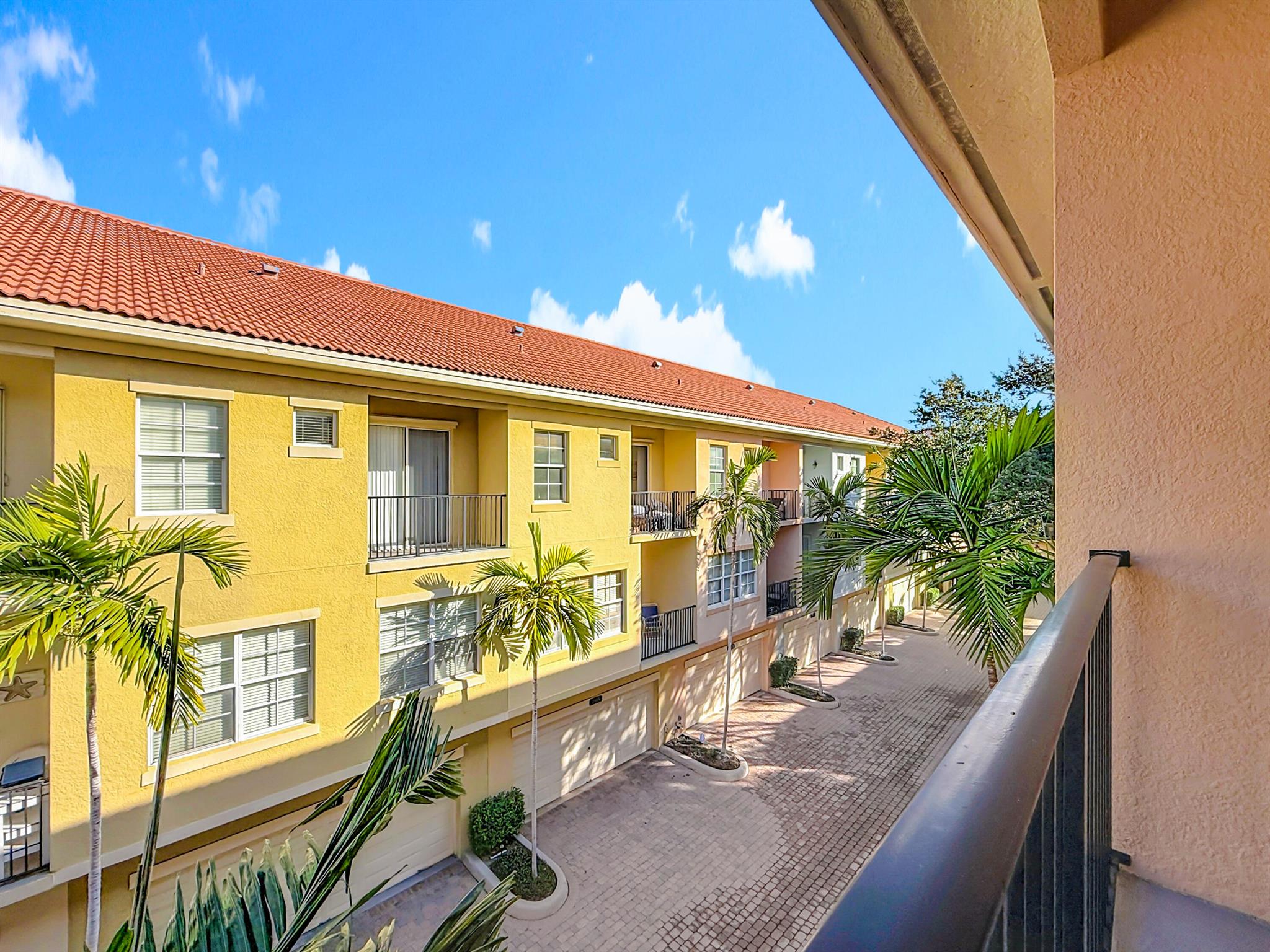 HARBOUR OAKS - Residential