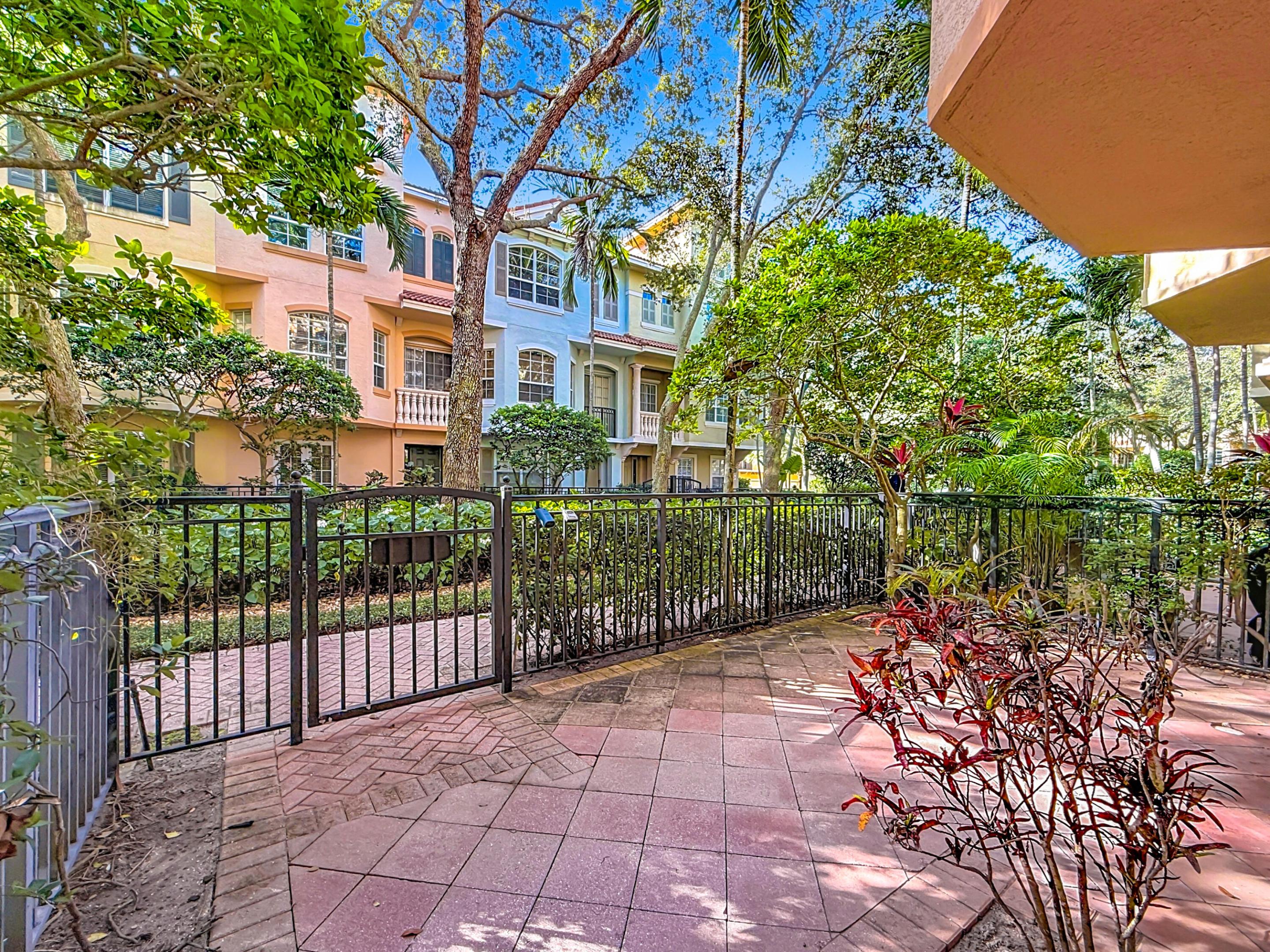 HARBOUR OAKS - Residential