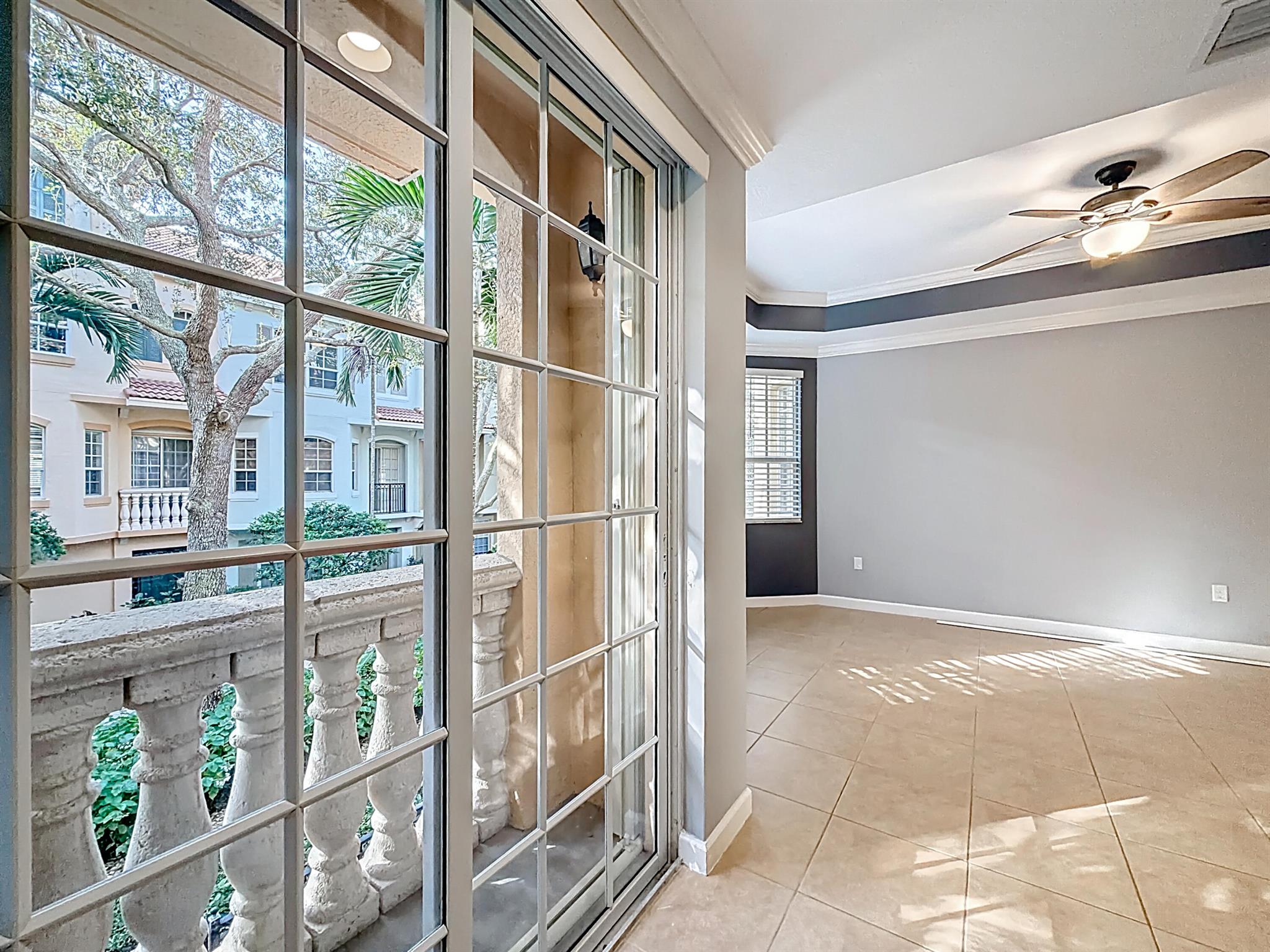 HARBOUR OAKS - Residential