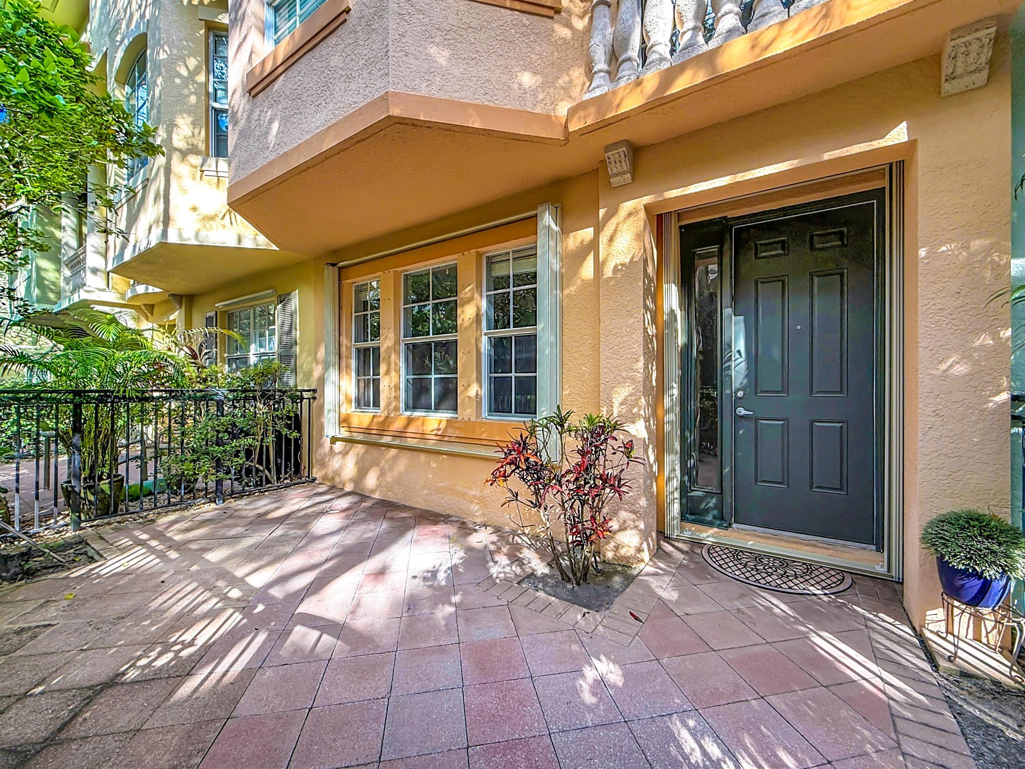 HARBOUR OAKS - Residential