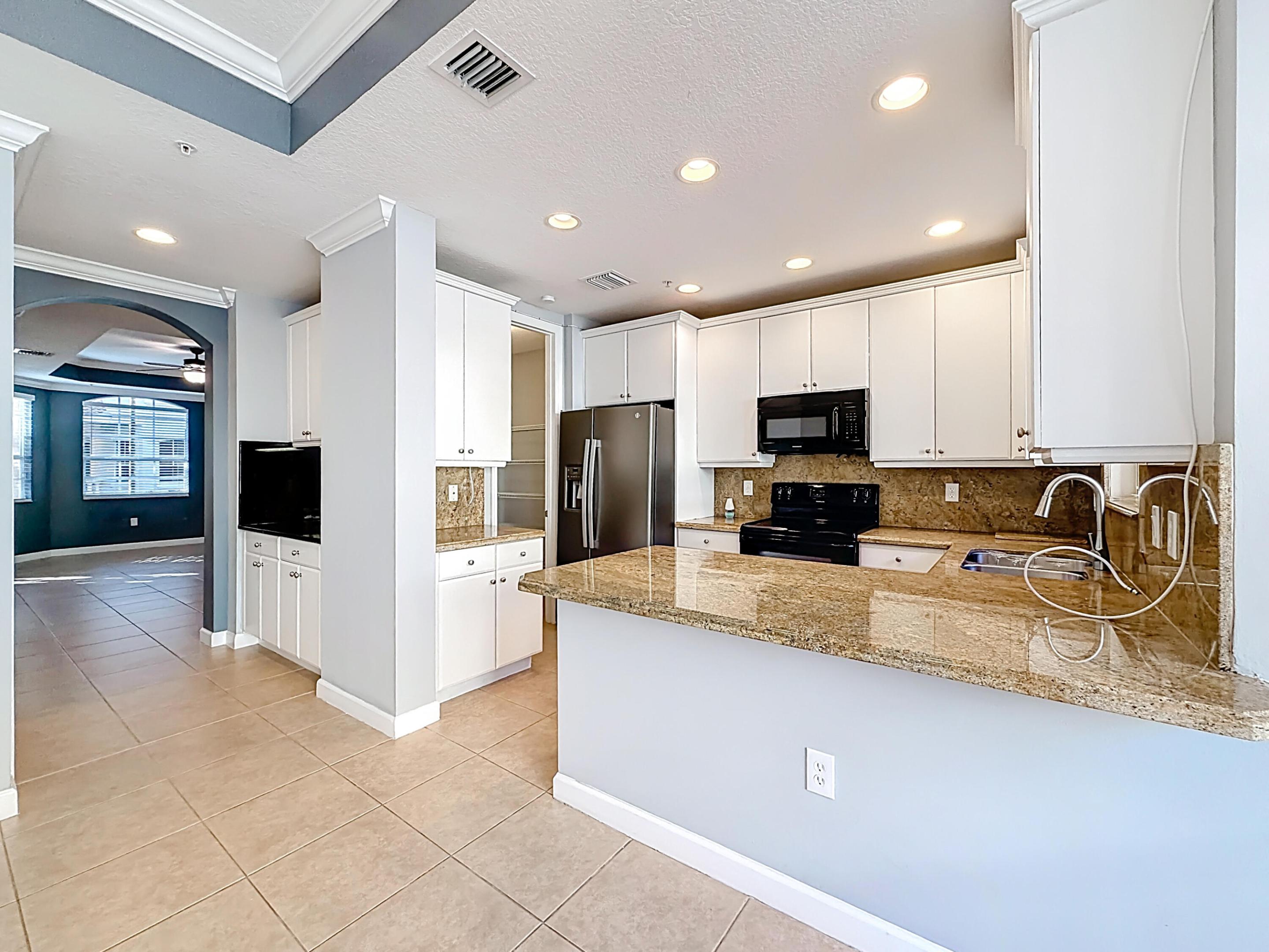 HARBOUR OAKS - Residential