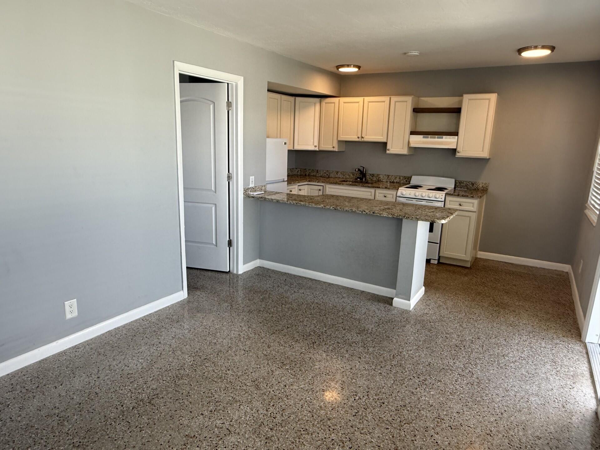 LAKE WORTH TOWN OF - Residential Lease