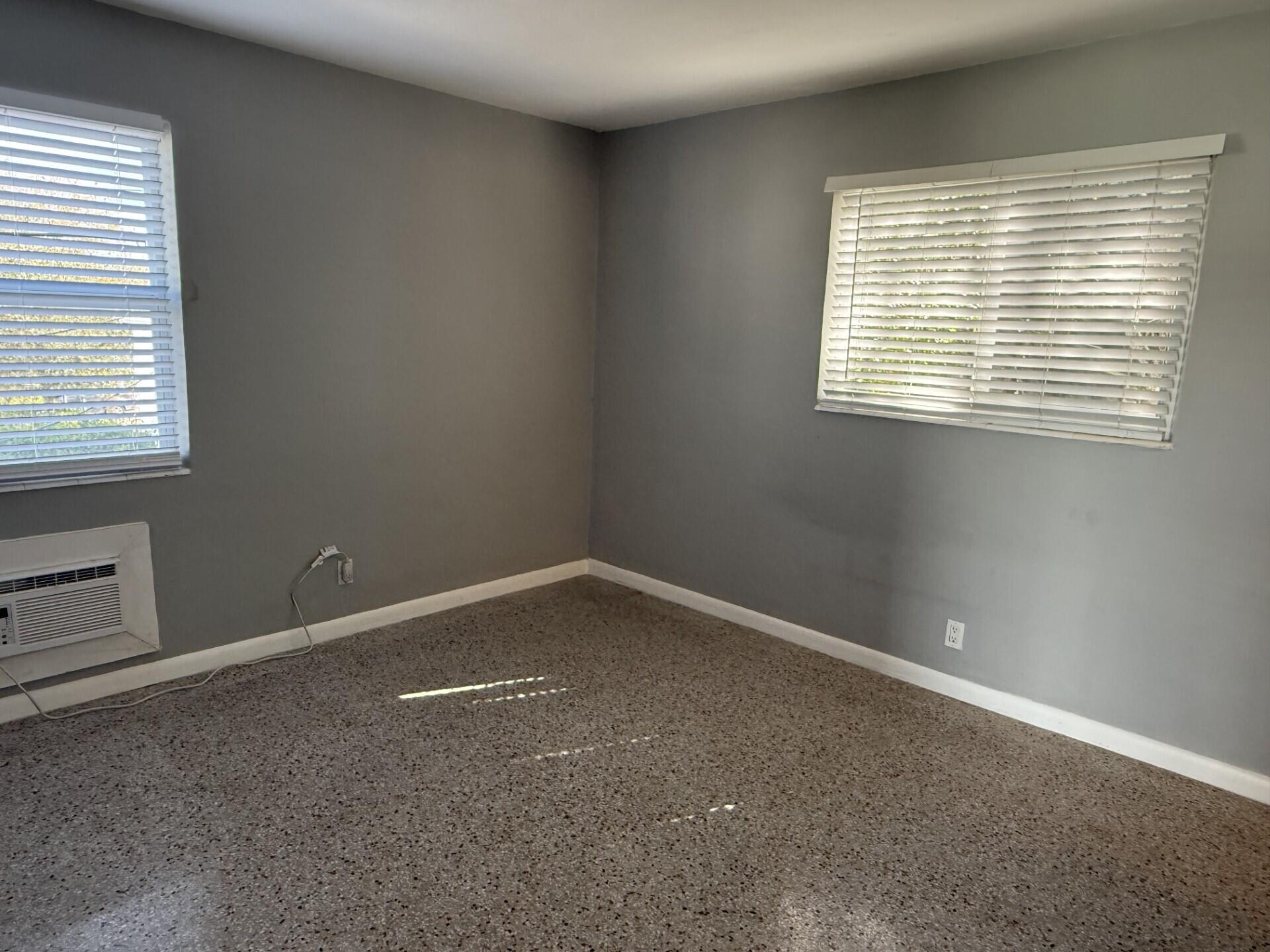 LAKE WORTH TOWN OF - Residential Lease