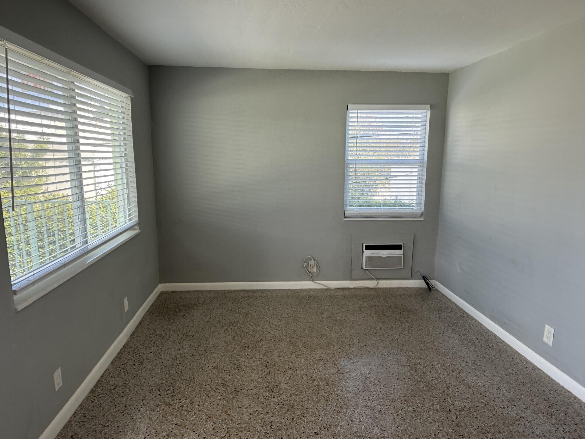 LAKE WORTH TOWN OF - Residential Lease