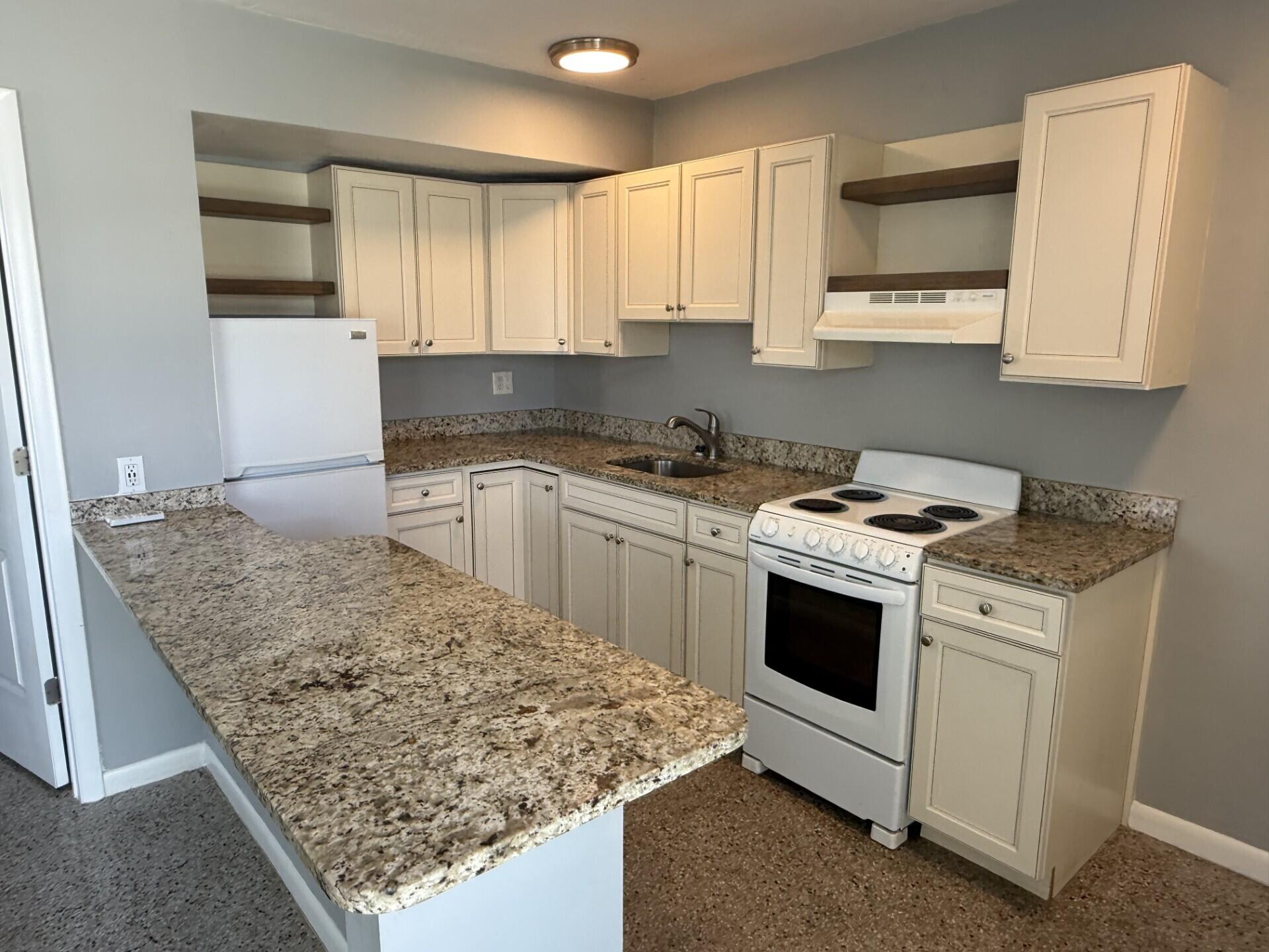 LAKE WORTH TOWN OF - Residential Lease