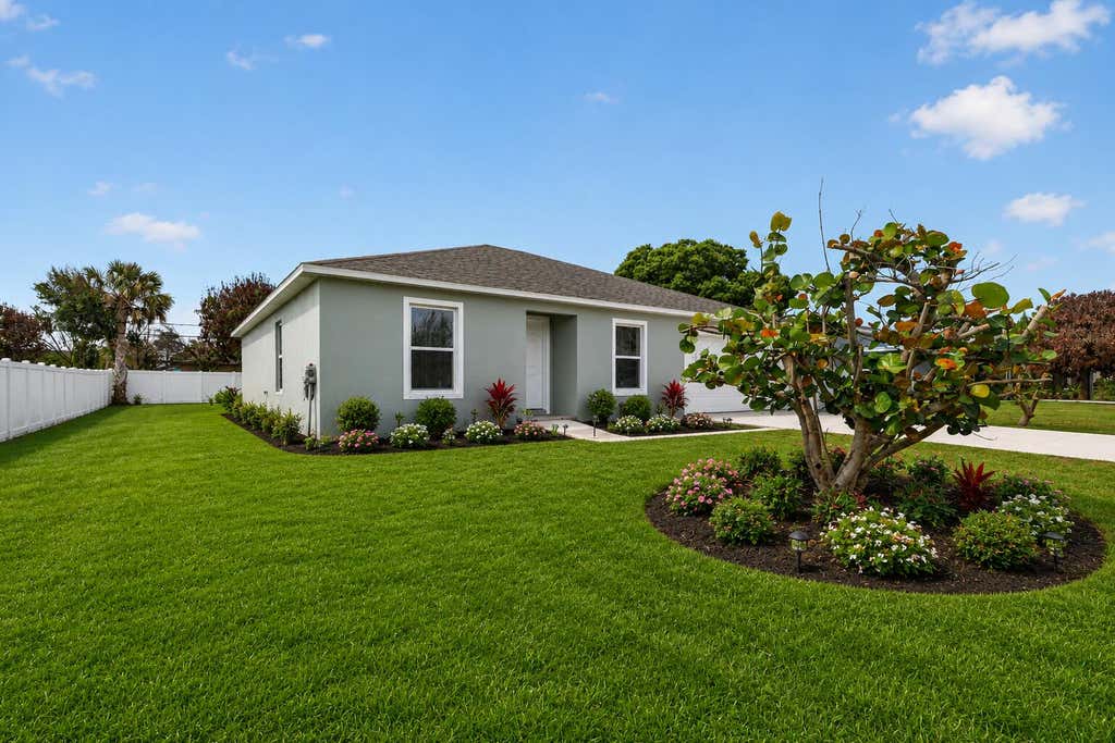 Photo of 330 SE Huron Terrace, Port Saint Lucie, FL 34983 (MLS # B26029569)