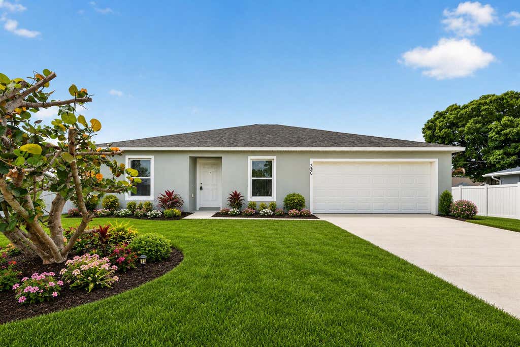 Photo of 330 SE Huron Terrace, Port Saint Lucie, FL 34983 (MLS # B26029569)