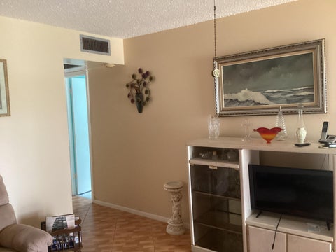 Tiny photo for 208 CHATHAM J #208, West Palm Beach, FL 33417 (MLS # B26090394)