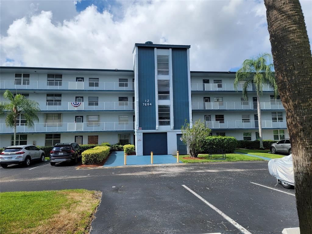 Back on the market, beautiful 2/2 condo completely remodel new kitchen, new appliances, update bathroom, new floor, in a great community ready for the perfect buyer. "as per association this is a 55+ community" Association required a minimum credit score of 675 and a minimum income requirements of $ 32,000.00 a year. Applications attached for more information. Seller is very motivated.