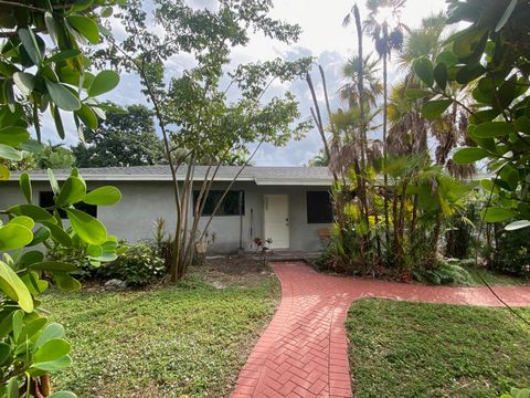 Photo of 812 NE 17th Ct, Fort Lauderdale, FL 33305 (MLS # F10538396)