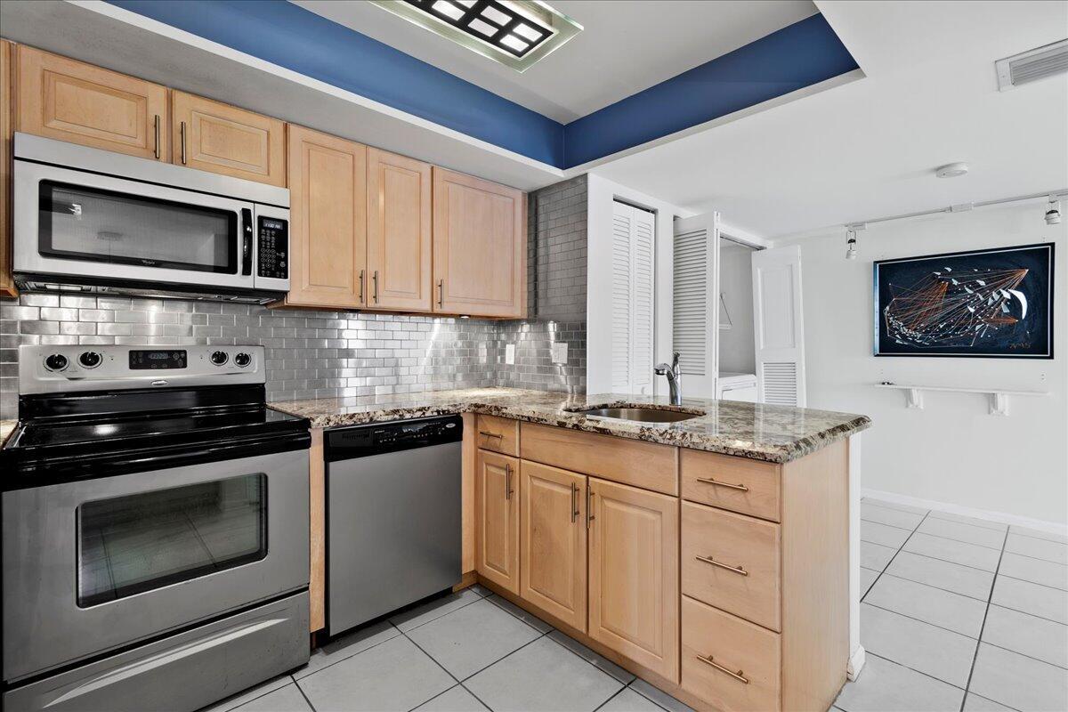 1640 Twelve Oaks Way 205