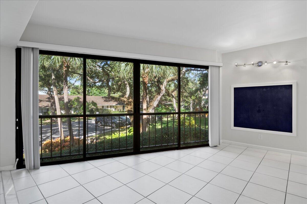 1640 Twelve Oaks Way 205