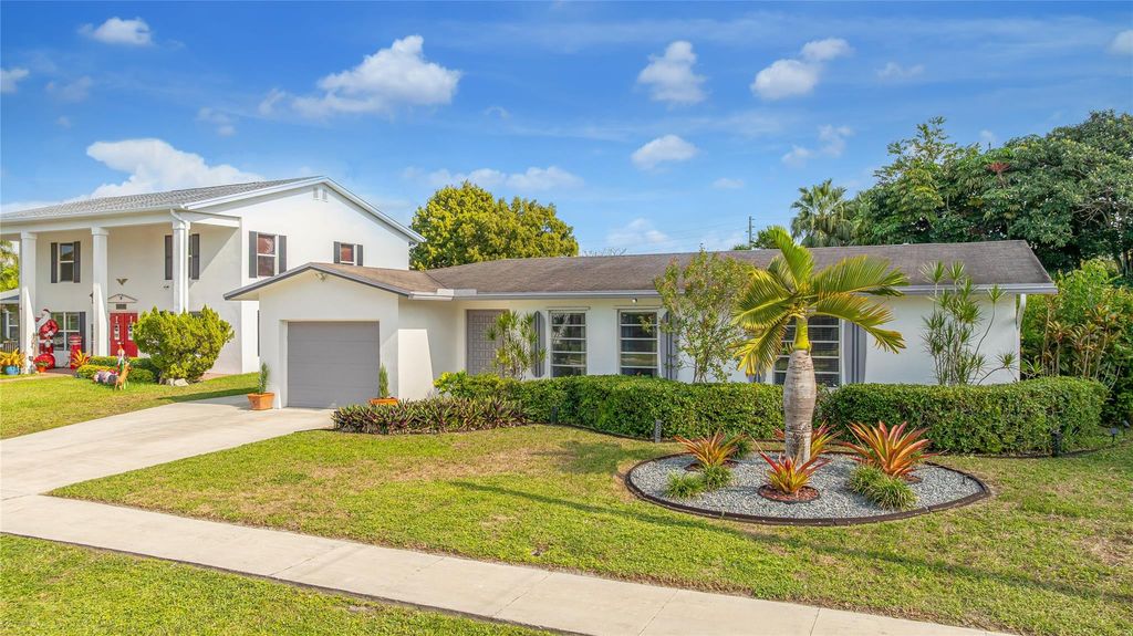 Photo of 140 SW 126th Avenue, Plantation, FL 33325 (MLS # F10541448)