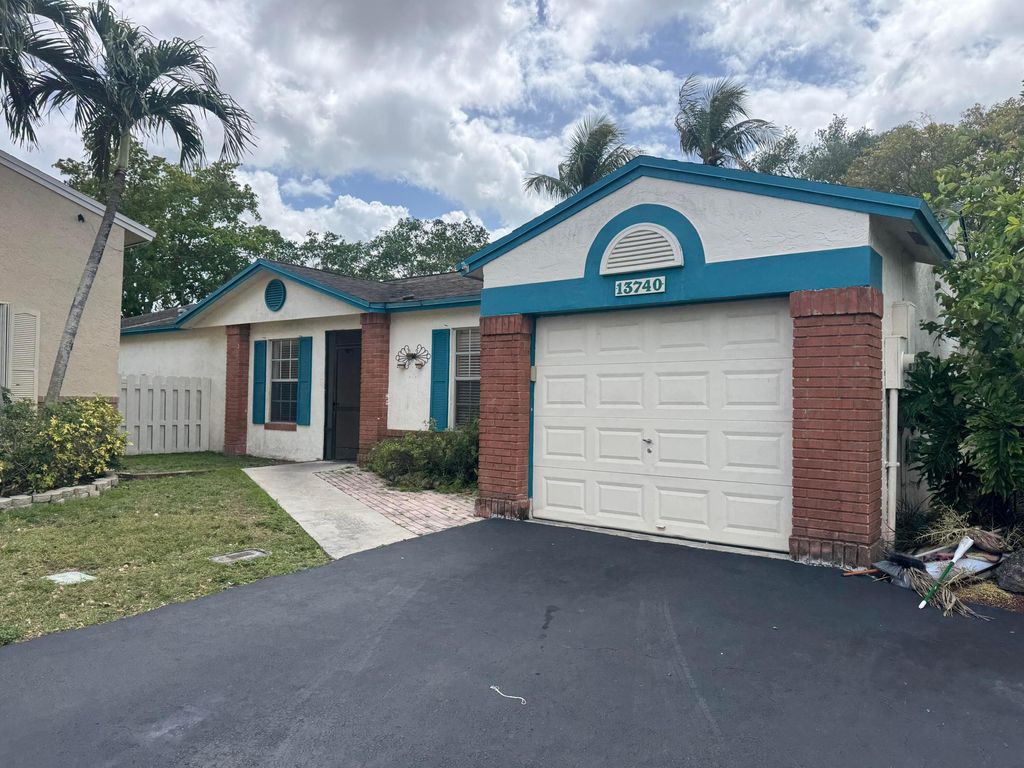 Photo of 13740 Cumberland Place, Davie, FL 33325 (MLS # B26011304)