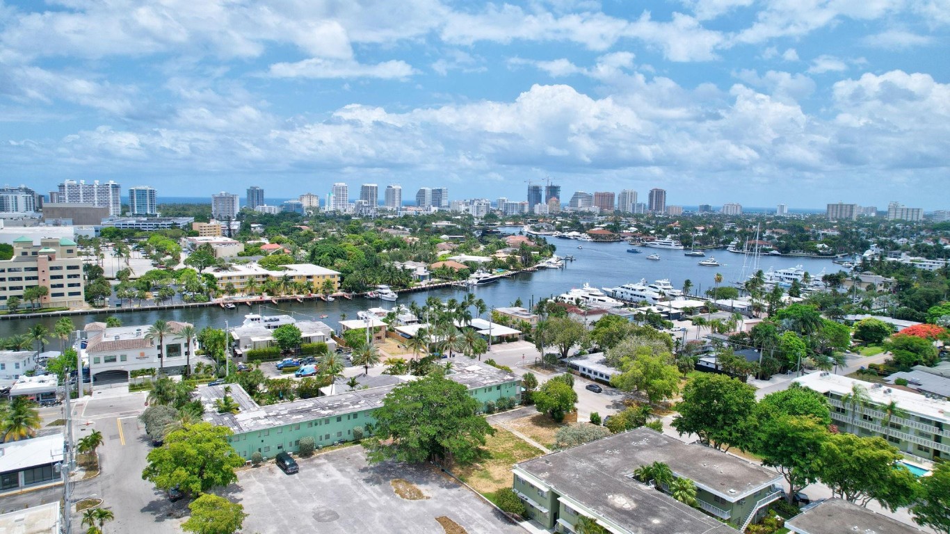 900 NE 18th Avenue 606