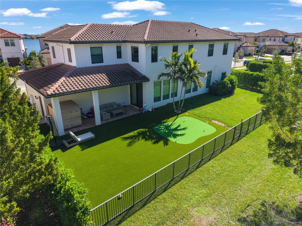 PARKLAND BAY - Residential