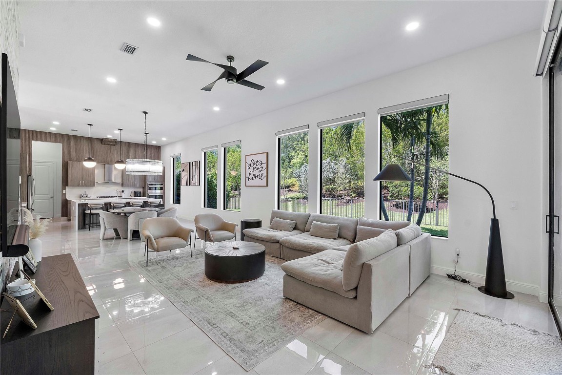 PARKLAND BAY - Residential