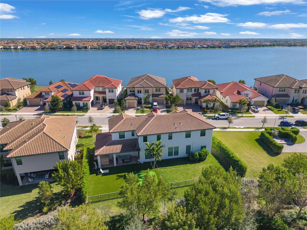 PARKLAND BAY - Residential