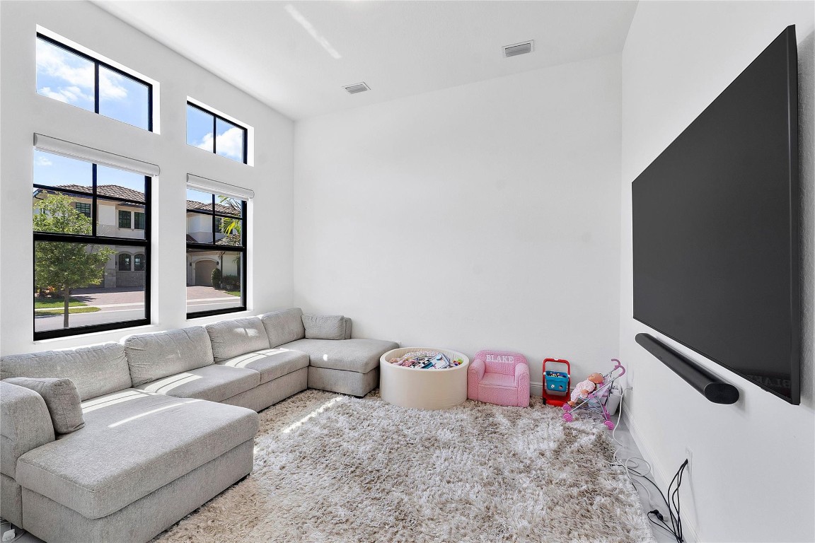 PARKLAND BAY - Residential