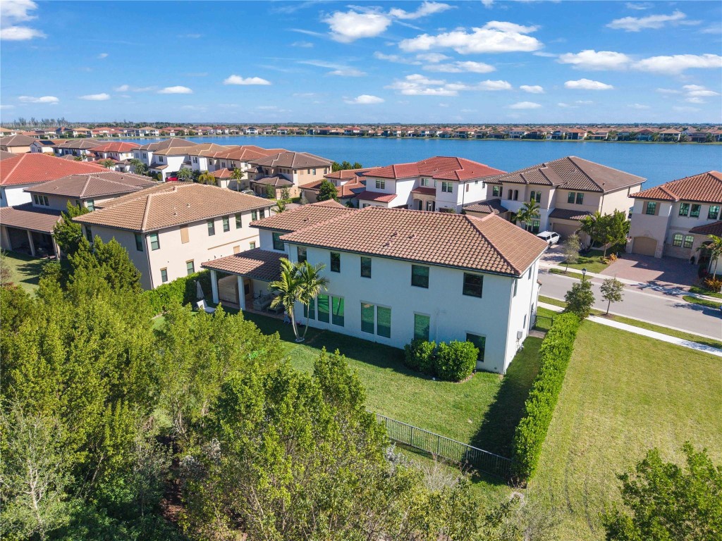 PARKLAND BAY - Residential