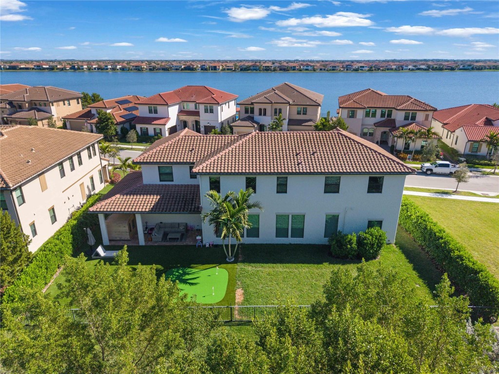 PARKLAND BAY - Residential