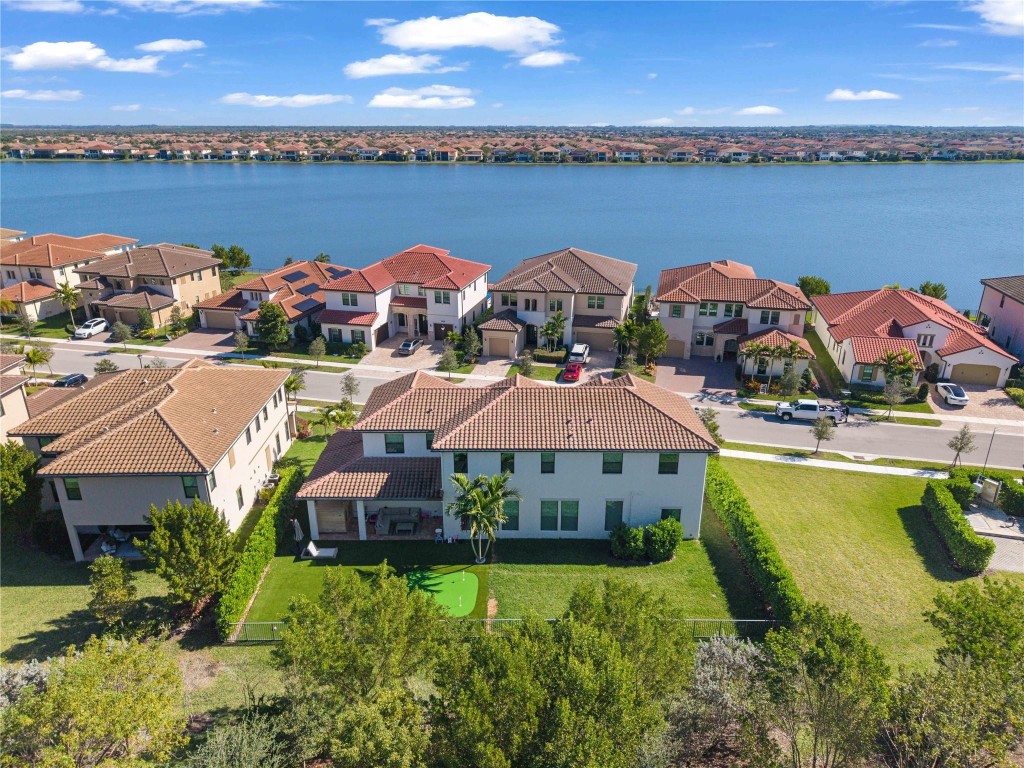 PARKLAND BAY - Residential