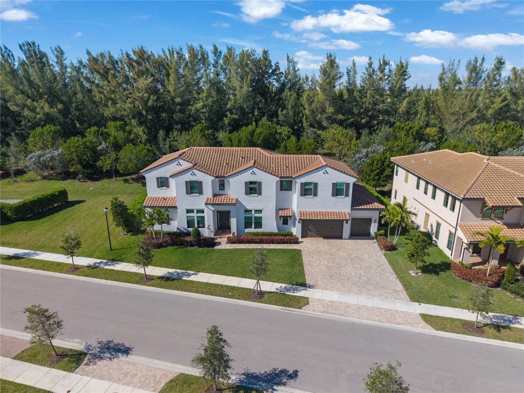 9015 W Parkland Bay Trail