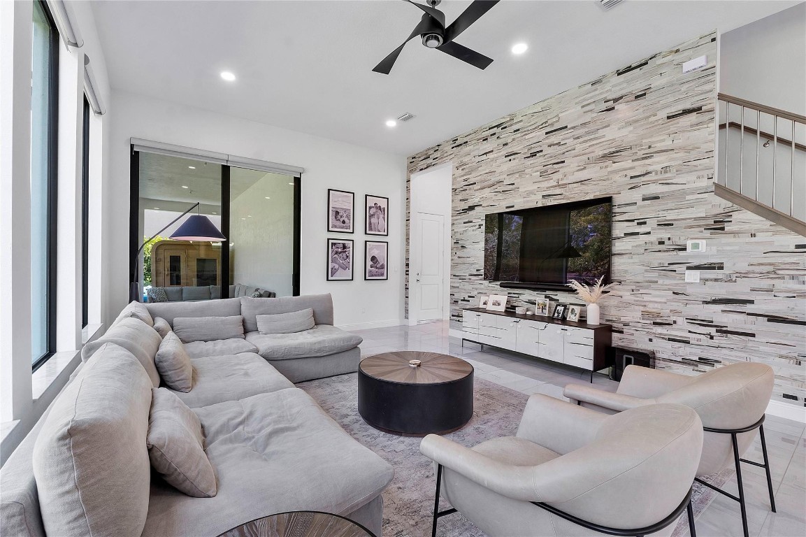 PARKLAND BAY - Residential