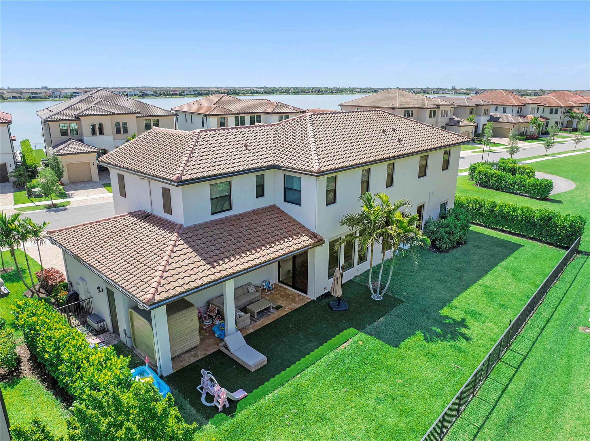 PARKLAND BAY - Residential