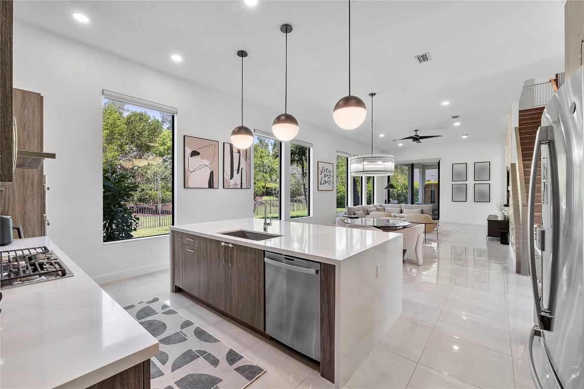 PARKLAND BAY - Residential