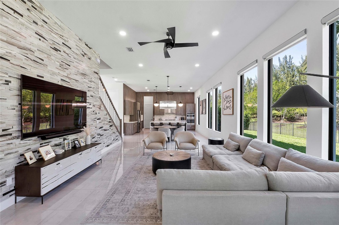 PARKLAND BAY - Residential