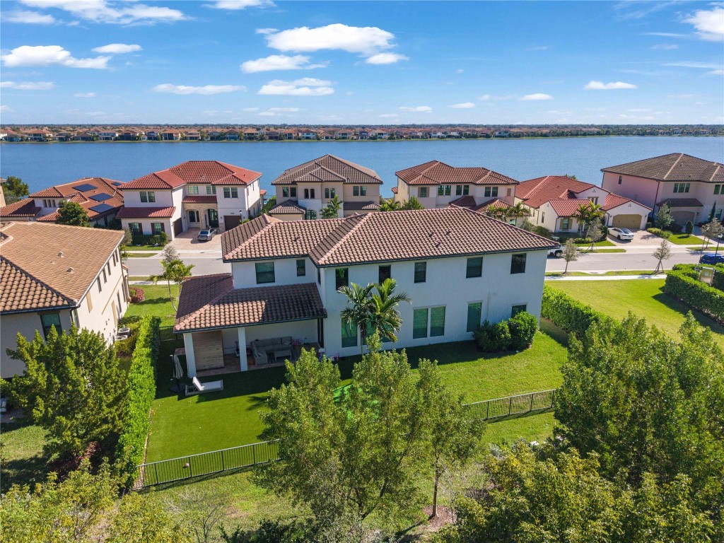 PARKLAND BAY - Residential