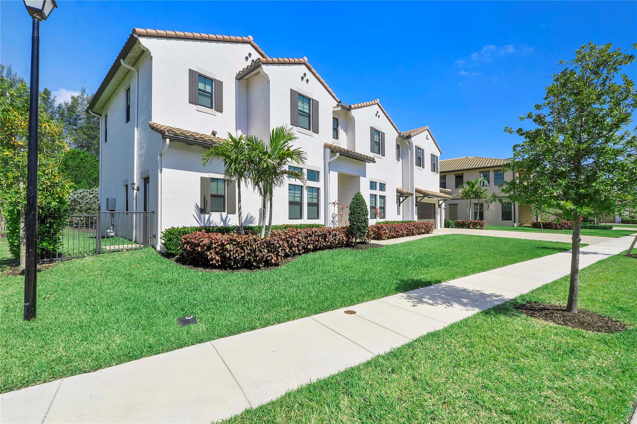 PARKLAND BAY - Residential