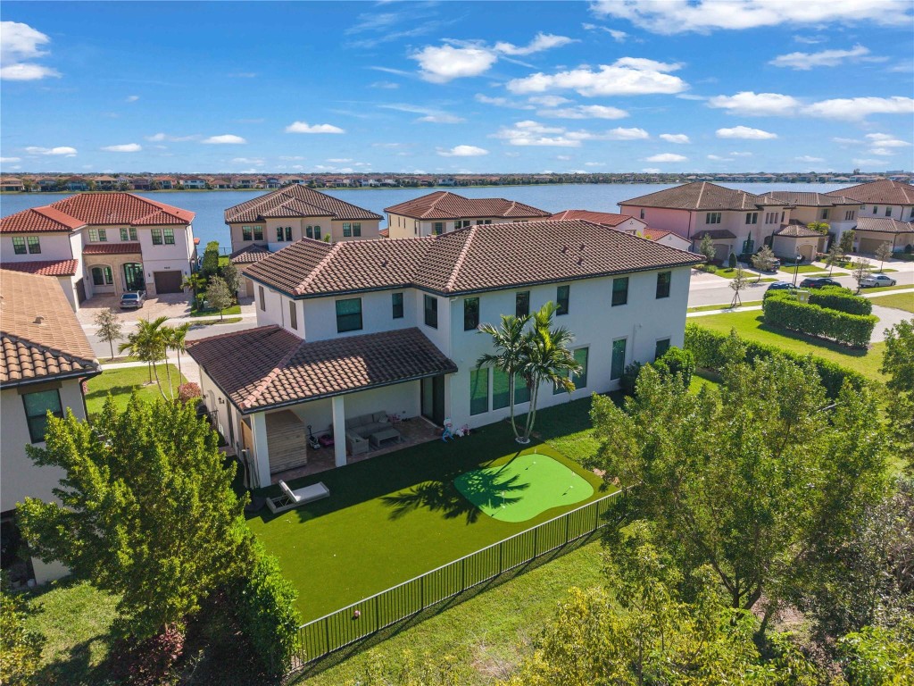 PARKLAND BAY - Residential