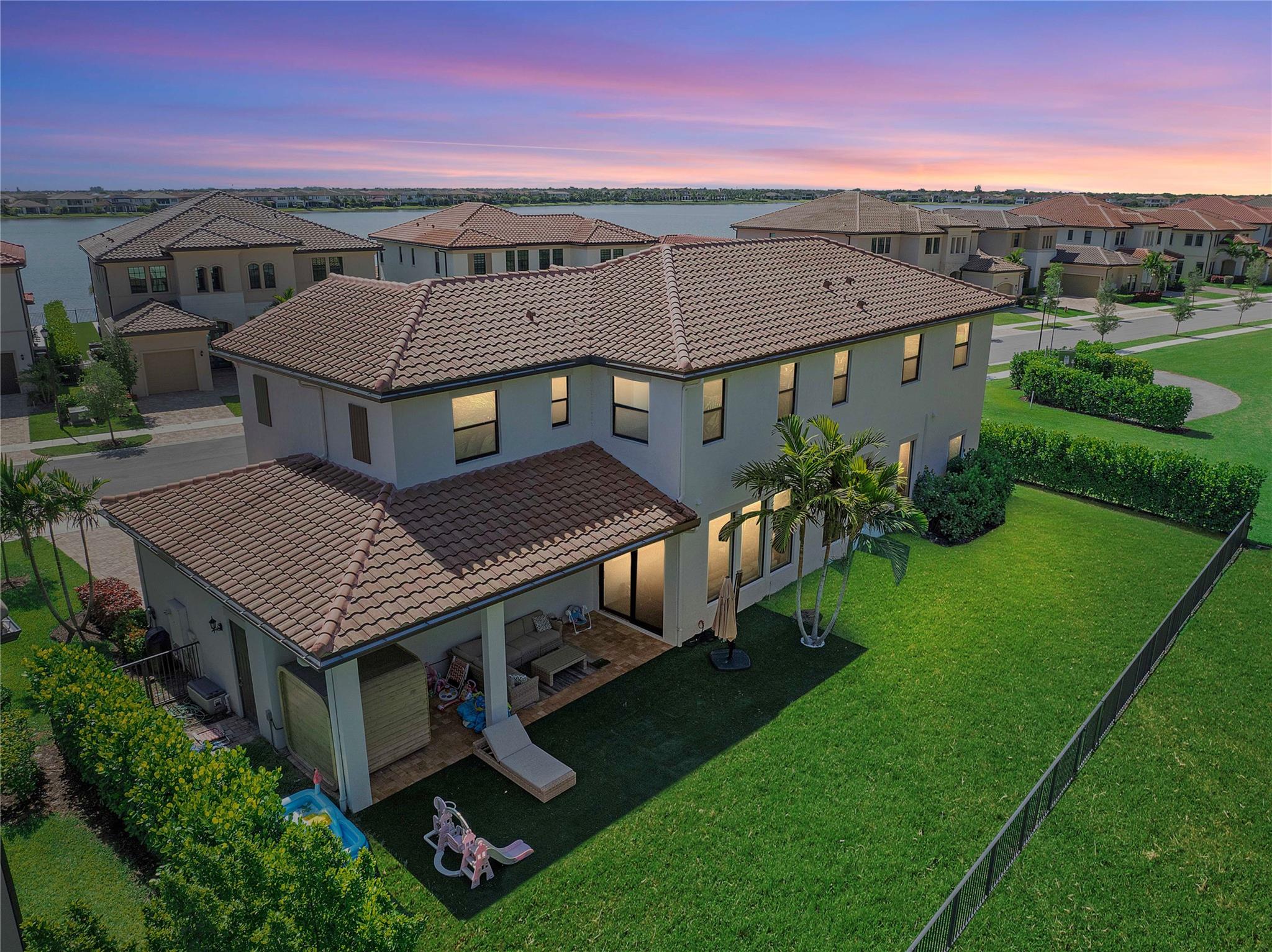 PARKLAND BAY - Residential