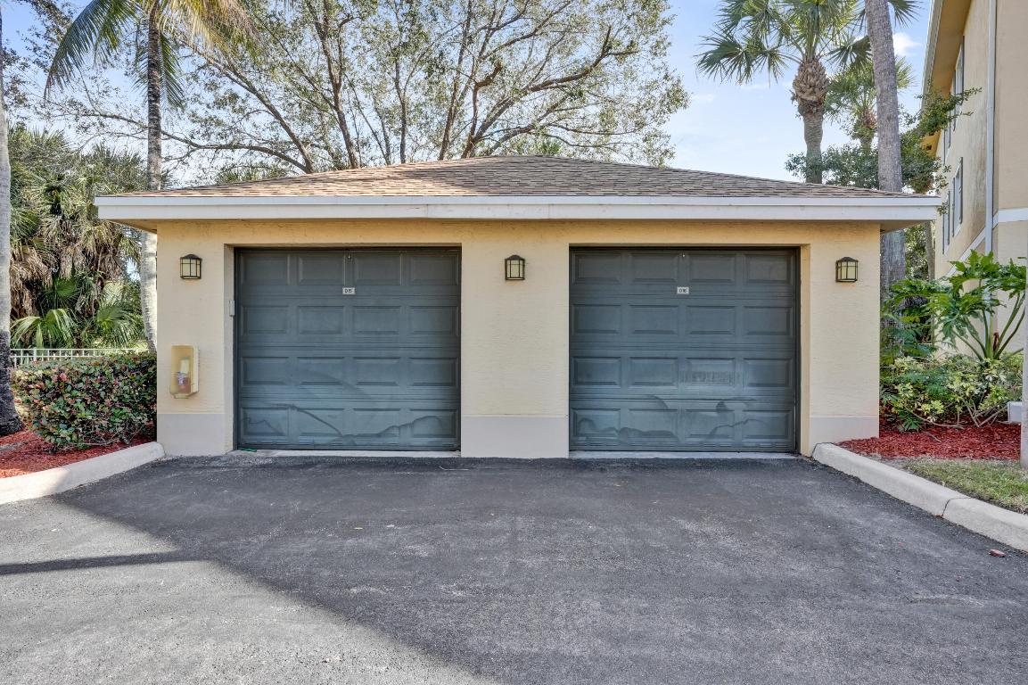 VILLAS AT EMERALD DUNES CONDO - Residential